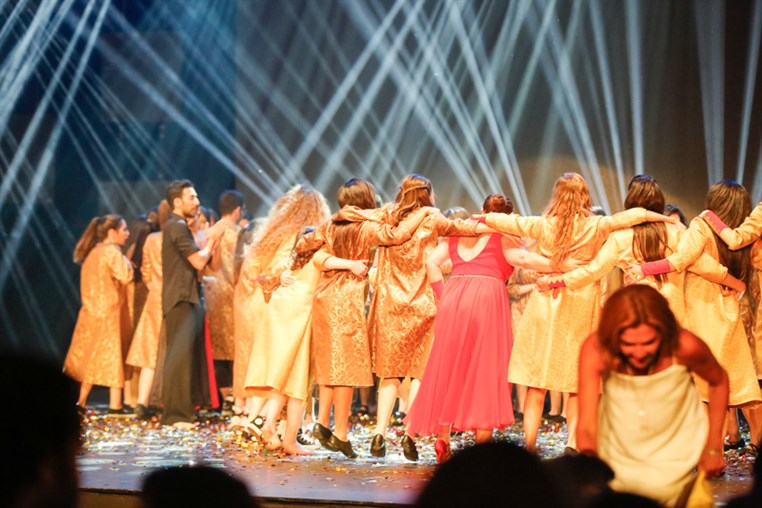 Tribe Dance Hold Your Dream 